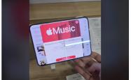 苹果首款折叠 iPhone Duo 开售首日，部分用户反馈屏幕问题